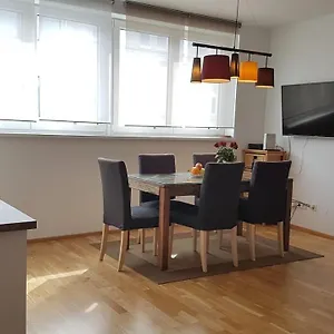 https://moderne-maisonette-mit-terrasse.vienna-besthotels.com