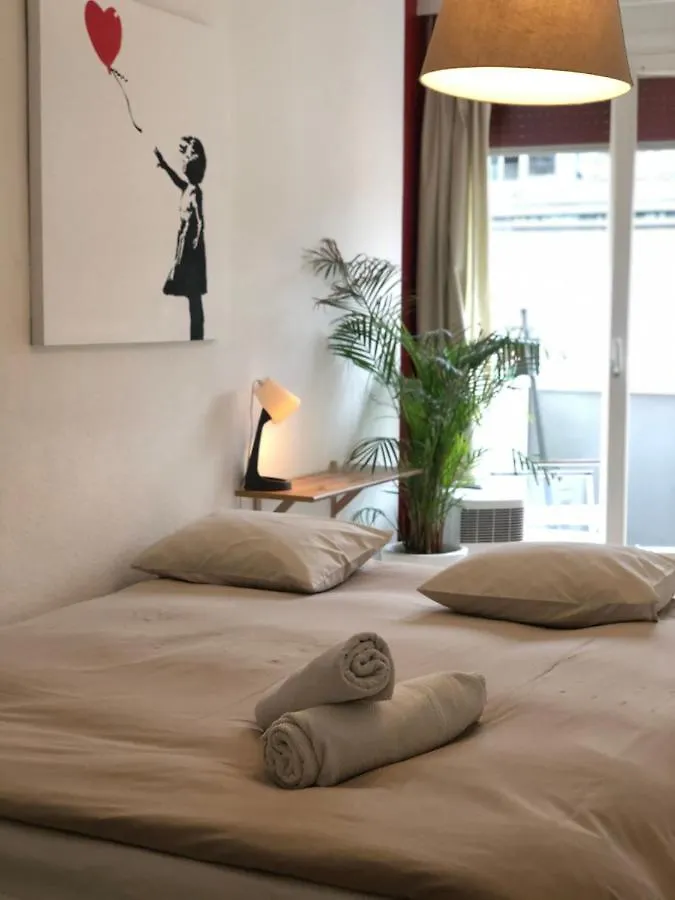 Cool & Central 2 Bedroom In Heart Of Eaux-Vives Geneva