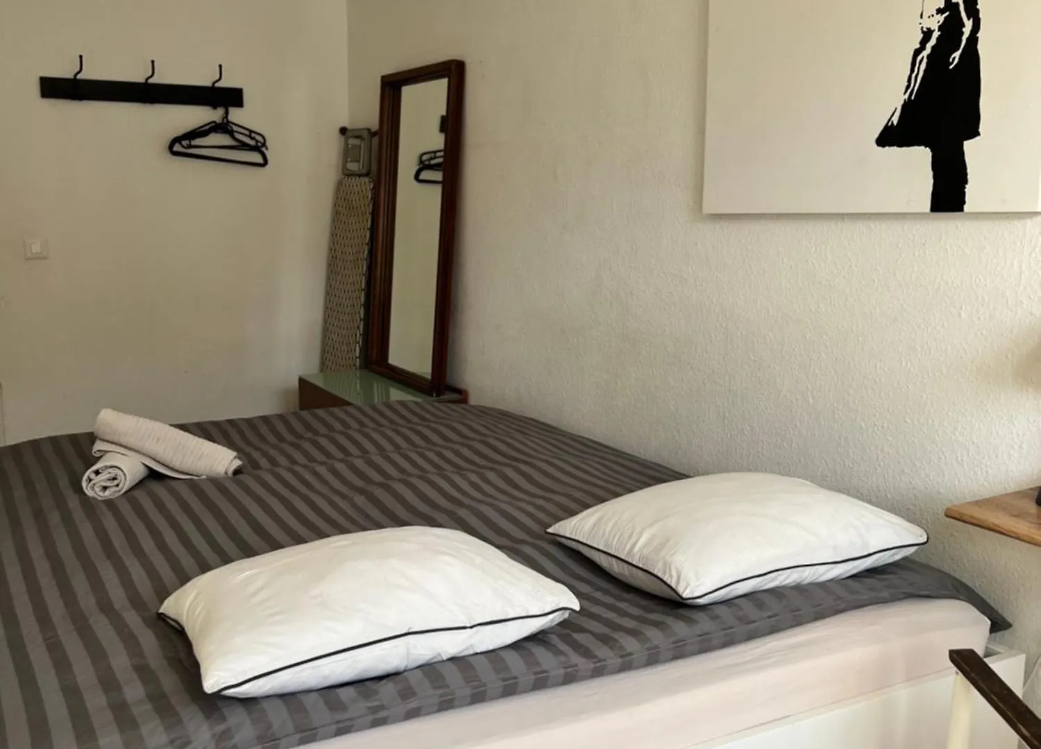 Cool & Central 2 Bedroom In Heart Of Eaux-Vives Geneva Switzerland