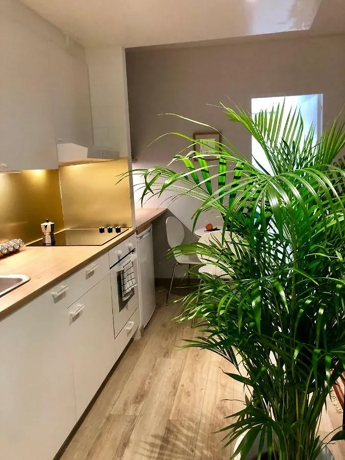 Cool & Central 2 Bedroom In Heart Of Eaux-Vives Geneva